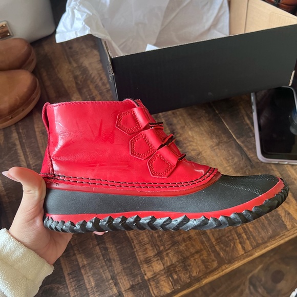 Sorel red boots - Picture 4 of 9
